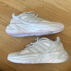 NWT Adidas Ozelle size 6.5